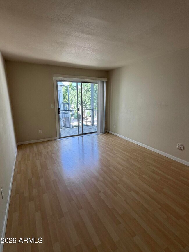 Building Photo - 740 W Elm St