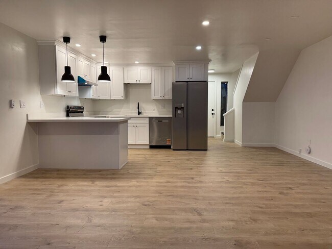 Foto del edificio - CLICK "REQUEST A TOUR" NOW!