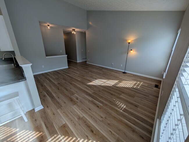 Foto del edificio - 7656 Meadow Brooke Way