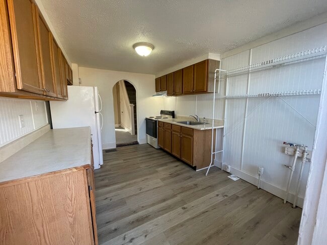 Building Photo - 633 S 16th St