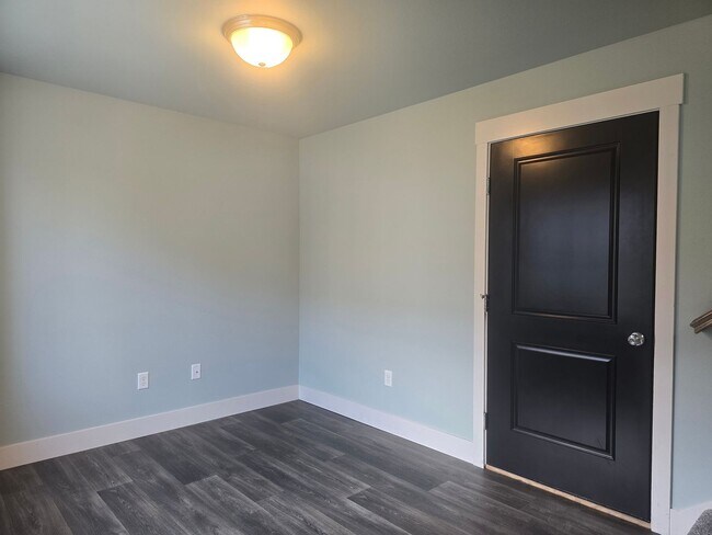 Foto del edificio - Beautiful 2 bed 1.5 bath townhome