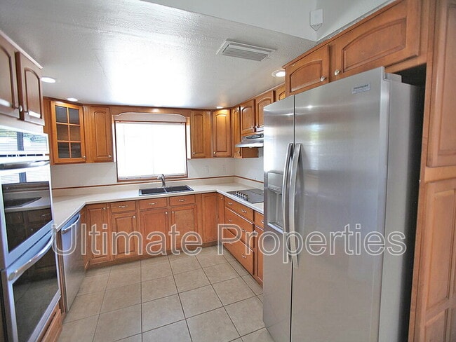 Building Photo - 4720 W Dahlia Dr