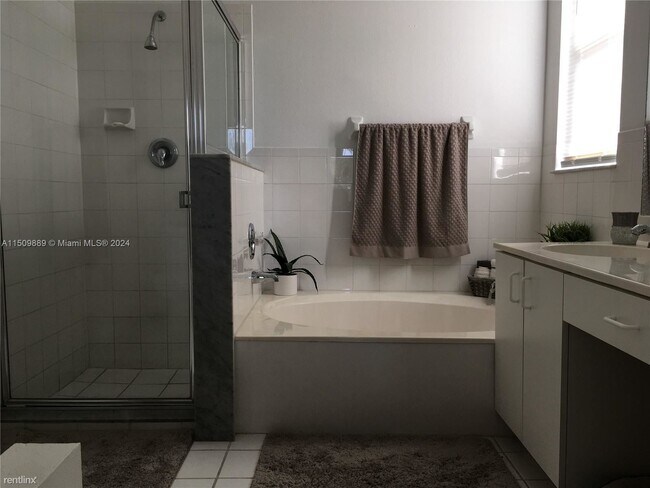 Foto del edificio - 4 br, 2 bath House - 2685 SE 4th Pl