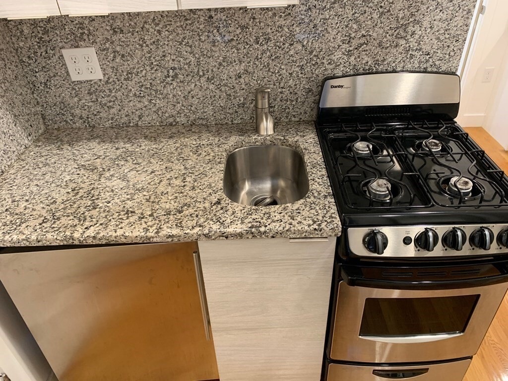 21 5th St Unit 26, Chelsea, MA 02150 Room for Rent in Chelsea, MA