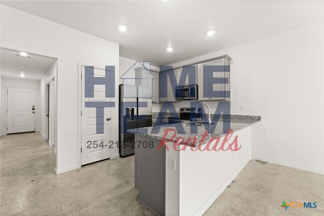 Foto del edificio - 911 Cherry Laurel Ln