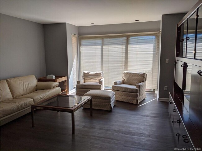 Foto del edificio - 350 Grovers Ave