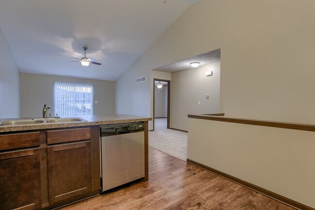 Foto del edificio - 2630-34 W Timberlake Dr