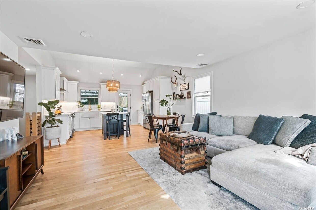 26 Hillside Ave, Northport, NY 11768 House Rental in Northport, NY