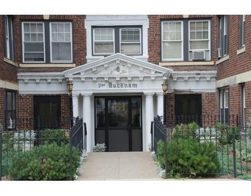 Front entry courtyard - 68 Linden St