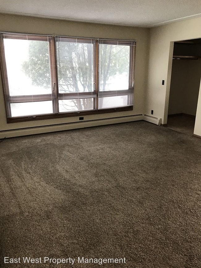 Building Photo - 1618 Maple Grove Rd