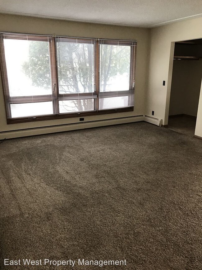 Foto del edificio - 1618 Maple Grove Rd