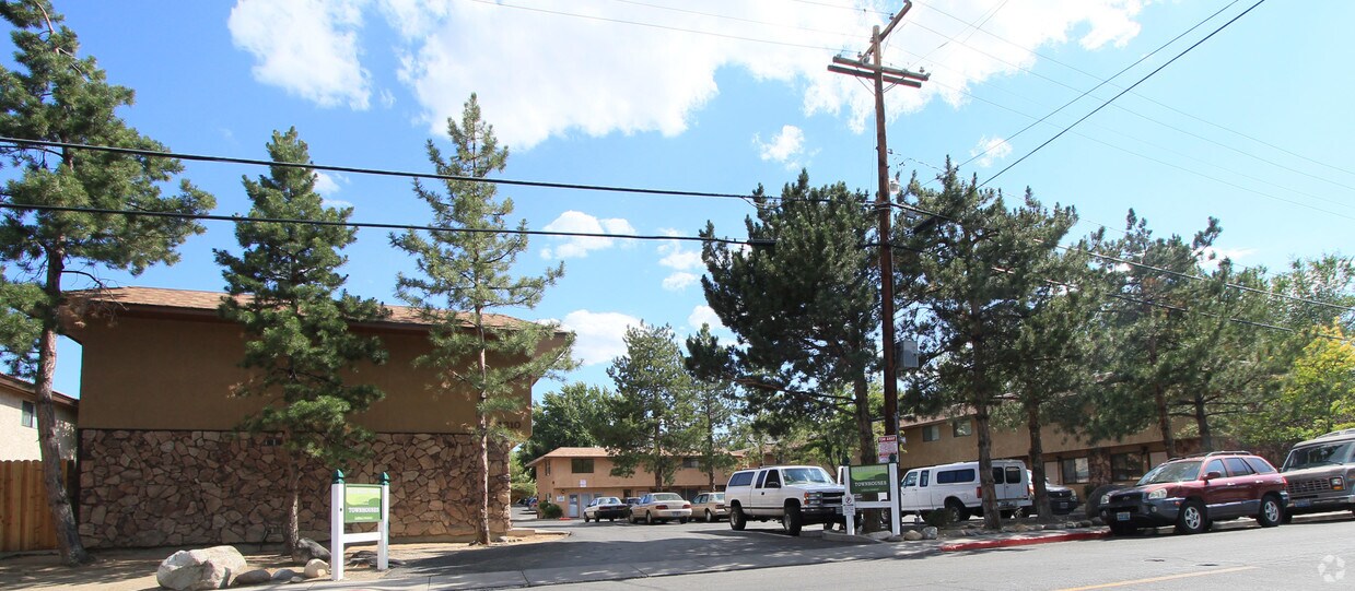 Idlewild Townhomes Apartments in Reno, NV