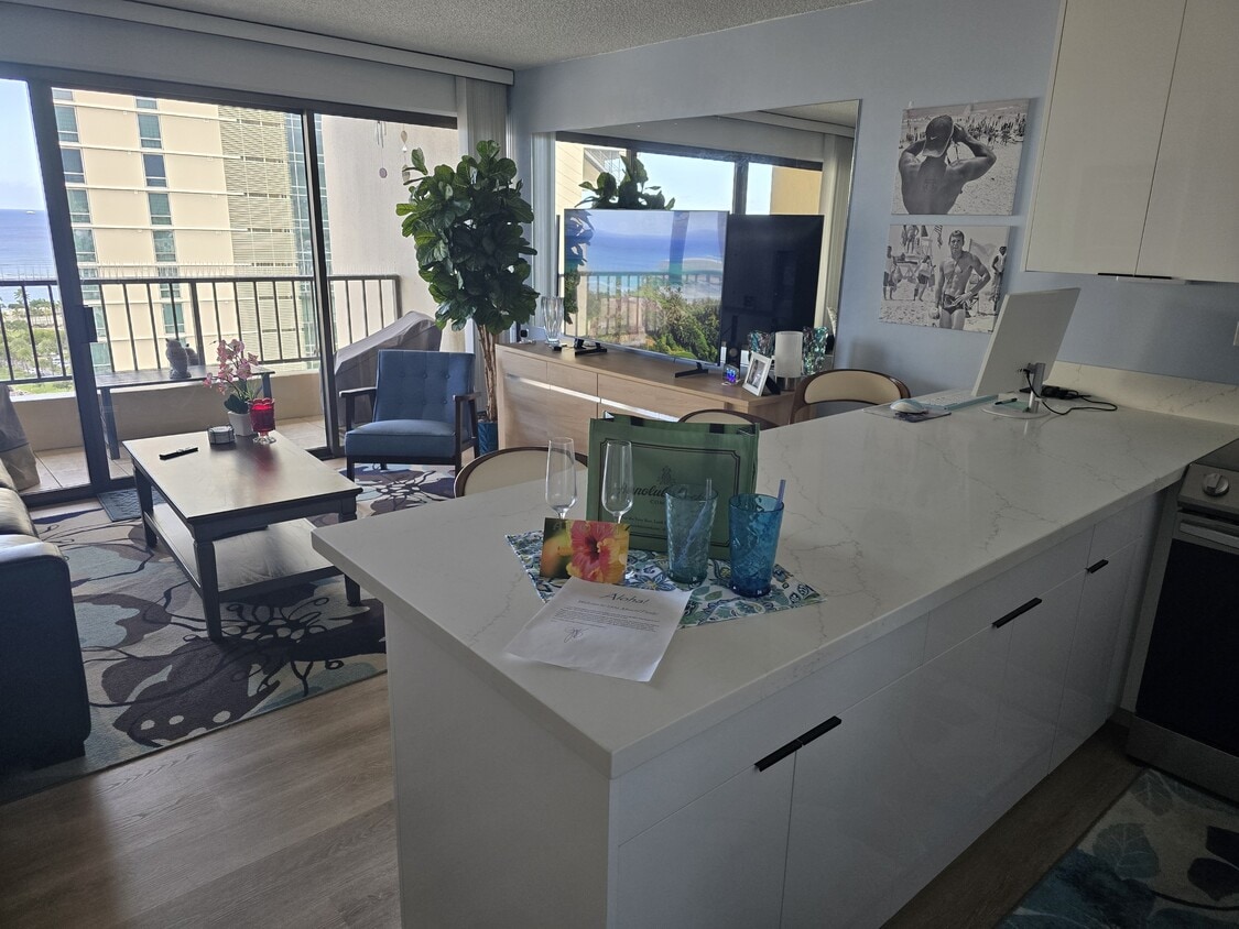 Photo - 2140 Kuhio Ave. (Honolulu, HI)