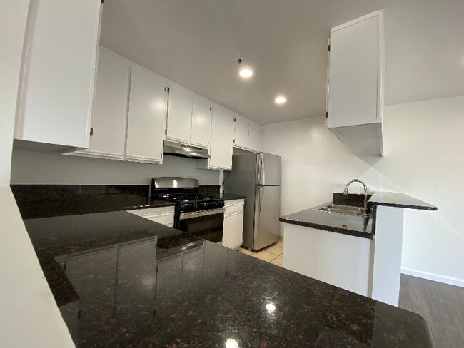 Building Photo - 8722 Burton Way