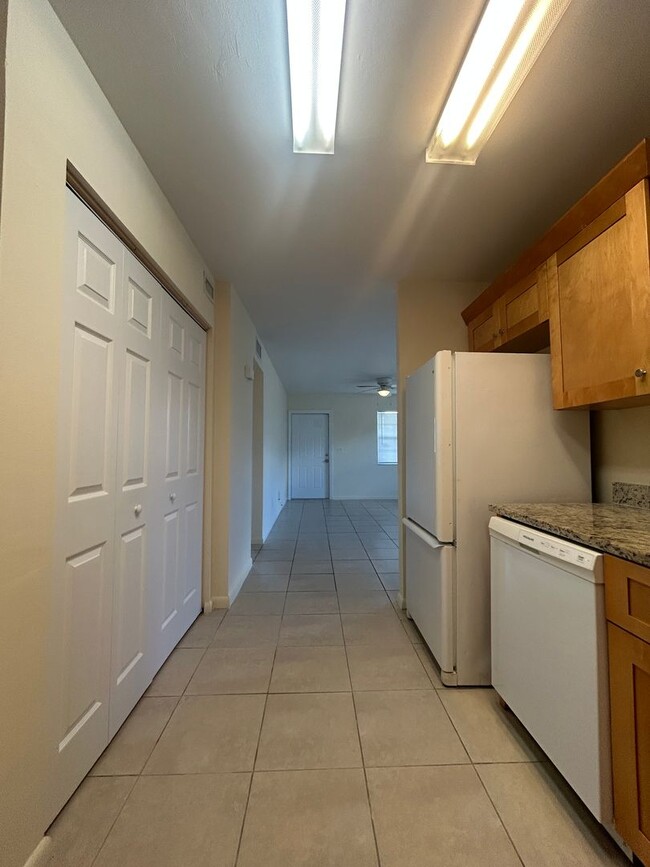Building Photo - Super Charming 2 Bed  Duplex