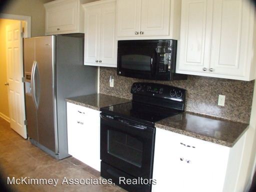 Building Photo - 8225 Shady Oak Ln