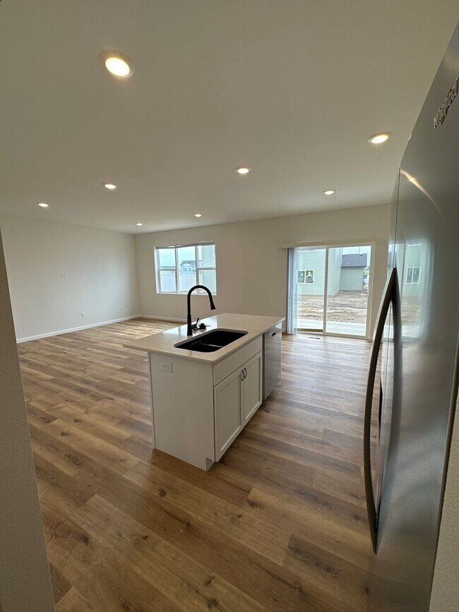 Foto del edificio - 2440/2500 Landmark Drive
