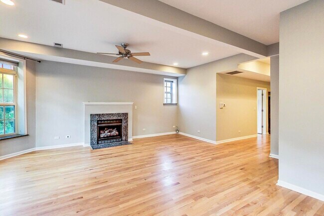 Foto del edificio - 825 W Cuyler Ave