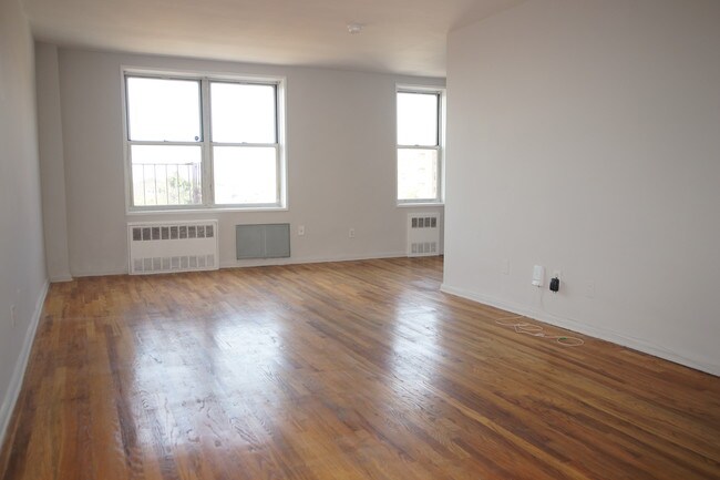 Foto del edificio - 7401 Shore Rd
