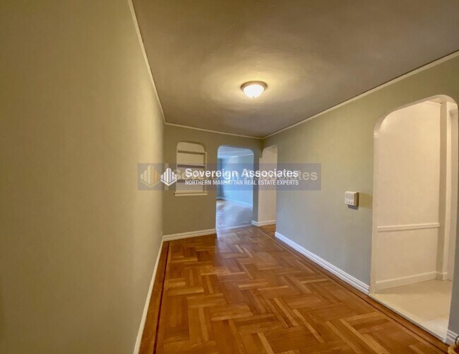 Foto del edificio - 560 West 218th Street