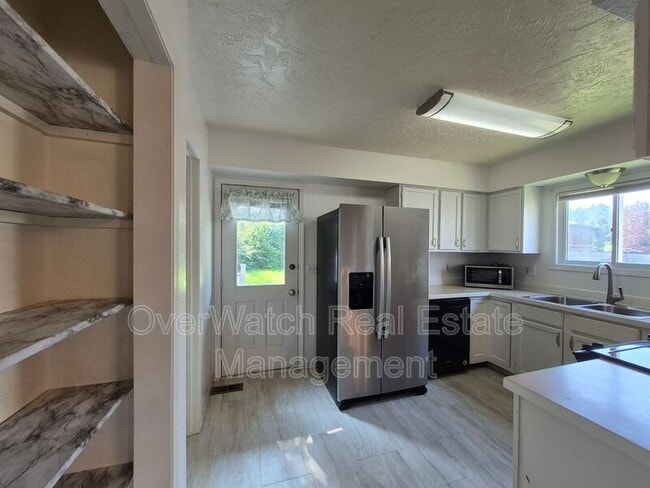 Building Photo - 6872 Tamir Ave