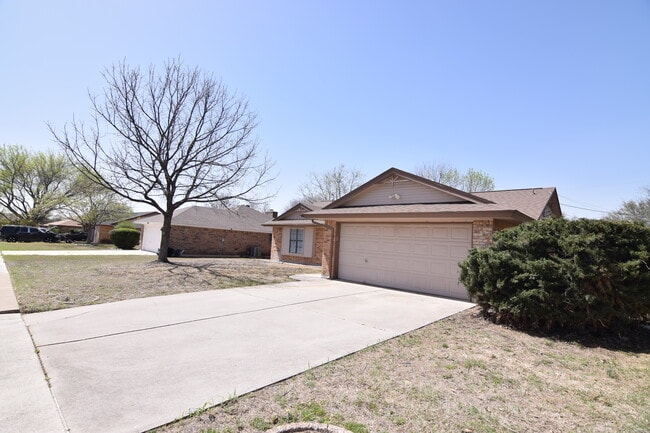 Building Photo - 1817 Sundown Dr