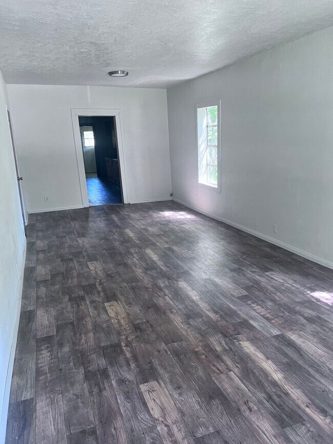 Building Photo - 3945 Brandon South Park