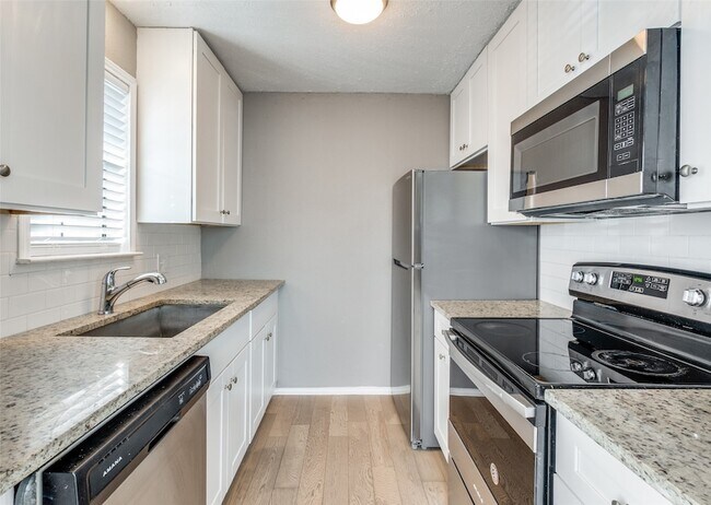 Foto del edificio - 8750 Park Ln