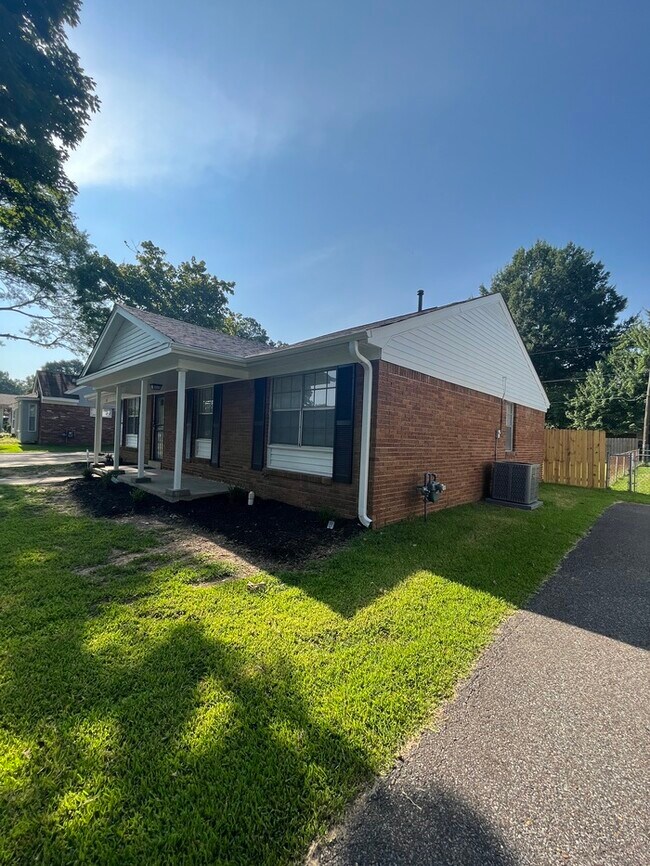 Building Photo - 2177 Cedar Point Cv - Available Now!