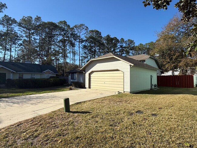 Foto del edificio - 3 Bed 2 Bath Home in Edgewood!