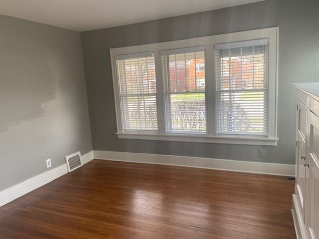 Building Photo - 203 Catalpa Dr