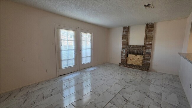 Foto del edificio - 1327 Brenda Ln