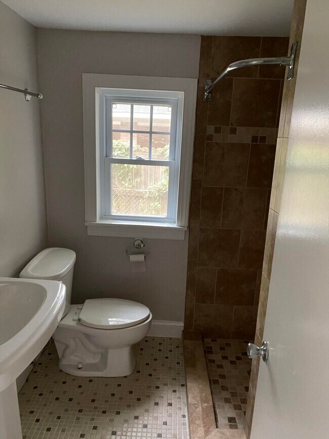 Building Photo - 2220 Vireo Dr