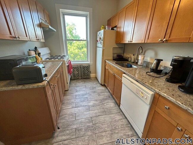 Foto del edificio - 4 Farrington Ave