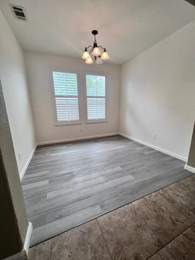 Building Photo - 64 Narcissus Ct