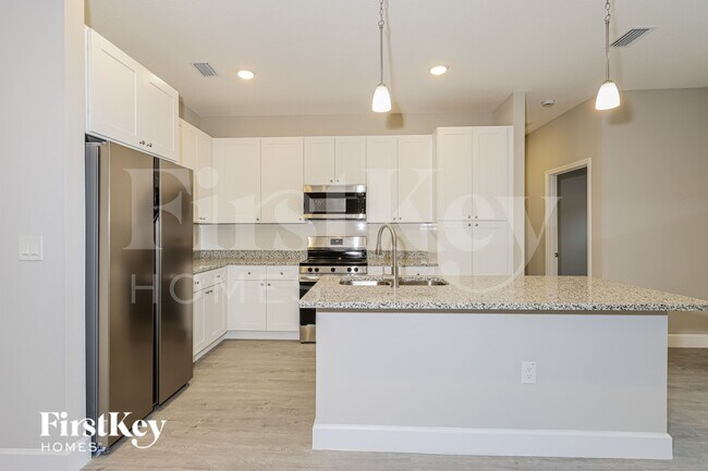 Foto del edificio - 717 Garvey Rd