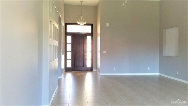 Building Photo - 2428 Carianna Ave