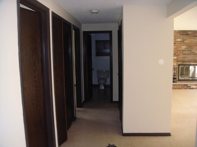 hallway - 37 Woodhill Ct