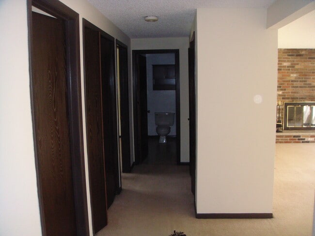 hallway - 37 Woodhill Ct