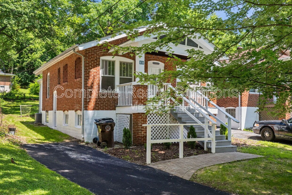 Primary Photo - 40 S Hartnett Ave