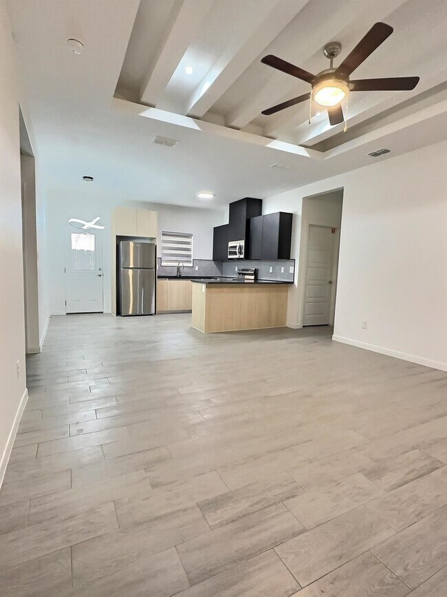 Building Photo - 3912 Ventura Ave Ave