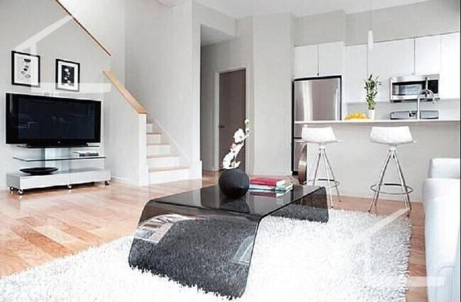 Building Photo - HOT ALLSTON LISTING!!!!