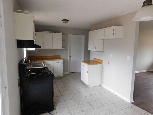 Building Photo - 2715 Camelot Cove Horn Lake, MS 38637