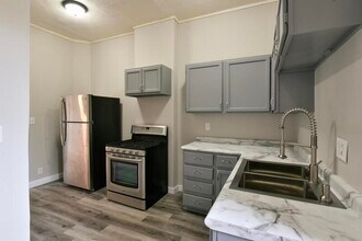 Building Photo - 530 S 30th St