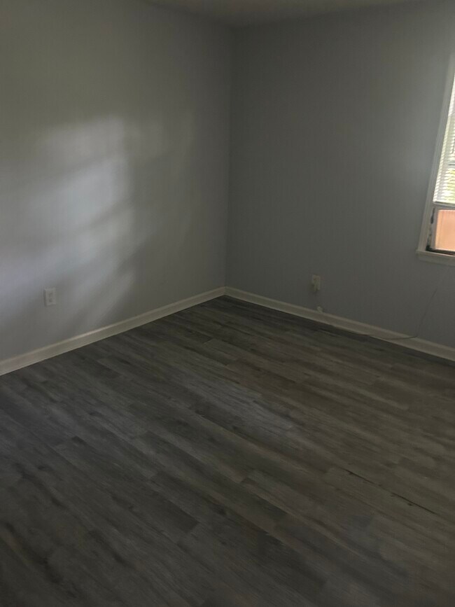 Building Photo - Sharpe 4unit condo