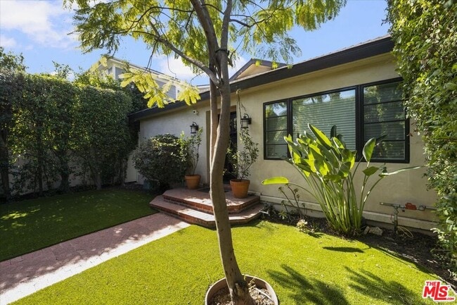 Building Photo - 645 N Sierra Bonita Ave