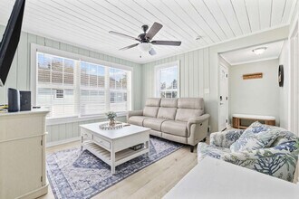 Building Photo - 430 Yaupon Ave