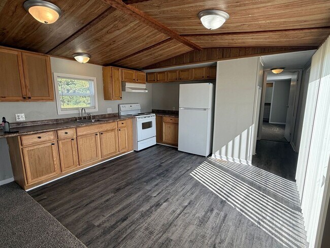 Foto del edificio - Nice 2 bedroom, 2 bath Mobile home