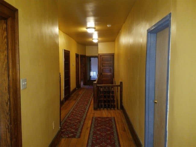 Building Photo - 537 S Fountain Ave