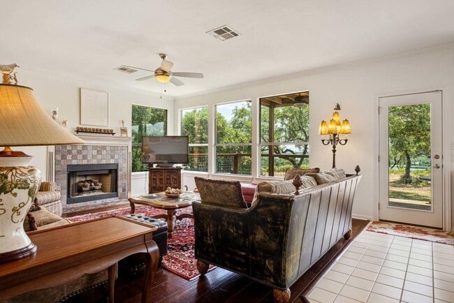 Foto del edificio - 5511 Courtyard Dr